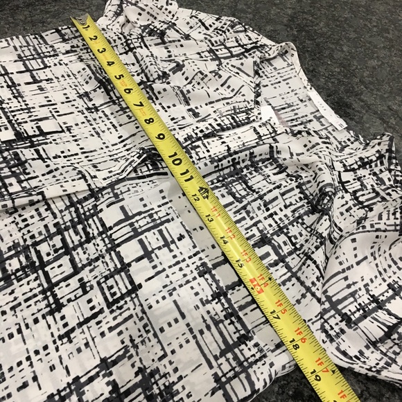 Lush V-Neck geo Print roll sleeve blouse - Picture 7 of 8
